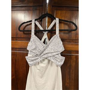 Lululemon Women's Activewear Bra Tank Top Size 8 White Cross Strap Tank